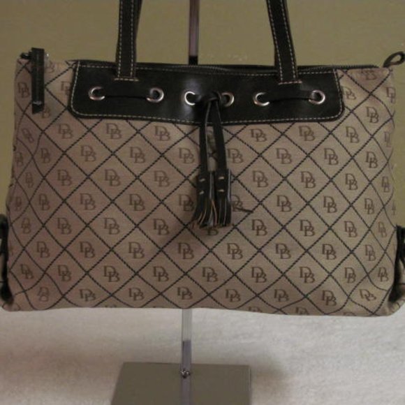 Dooney Bourke Vintage Women’s Brown and Beige Canvas handbag Leather trim - Picture 2 of 14